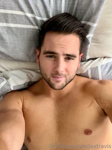 Can you imagine what im wearing below