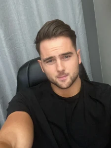 I wonder what i look like with my shirt off