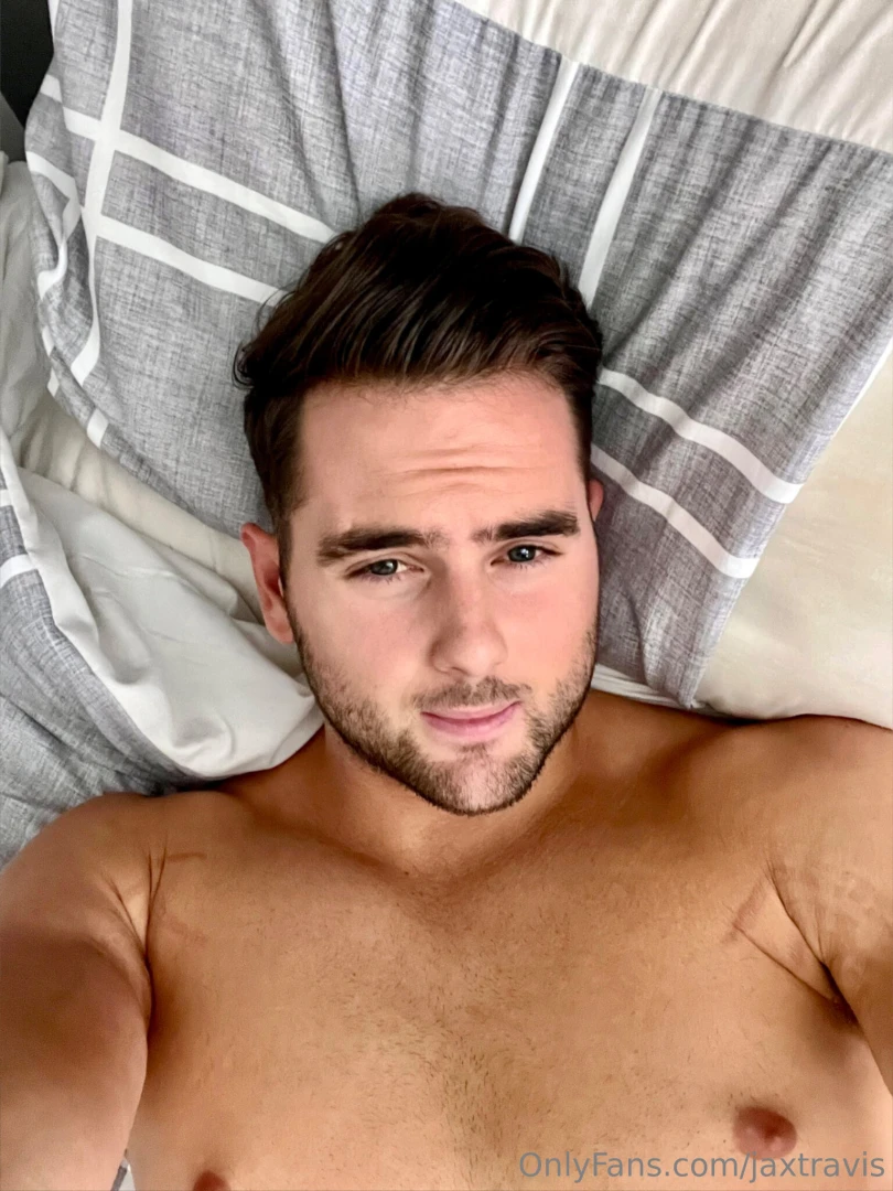 Can we lay in bed together 