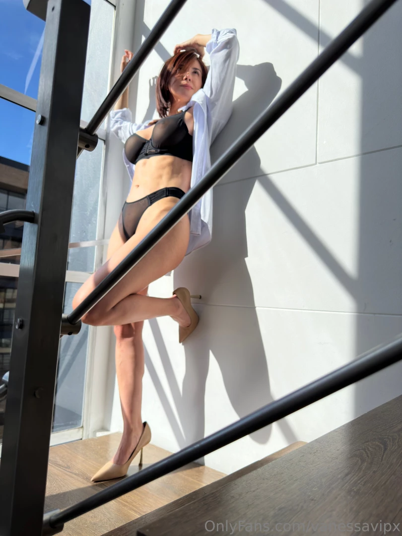 This nice body needs some sun among other things 