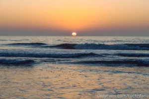 I love sunsets and sunrises they make me feel peace inside and moments