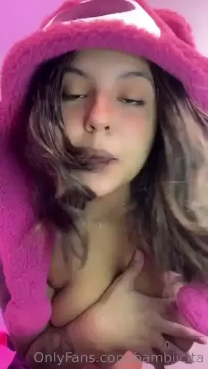 Hola ositos ma ana voy a subir un video con un dildo muy delicioso part 1 