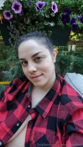 I m outside in my plaid shirt i start rubbing my clit and it turns