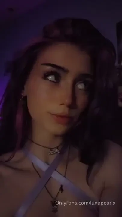 Who wants my new dildo vid 