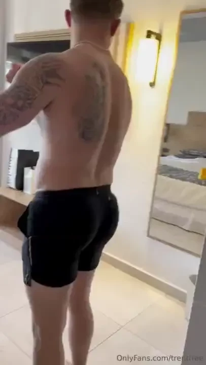 Who likes my short and tight swim trunks 