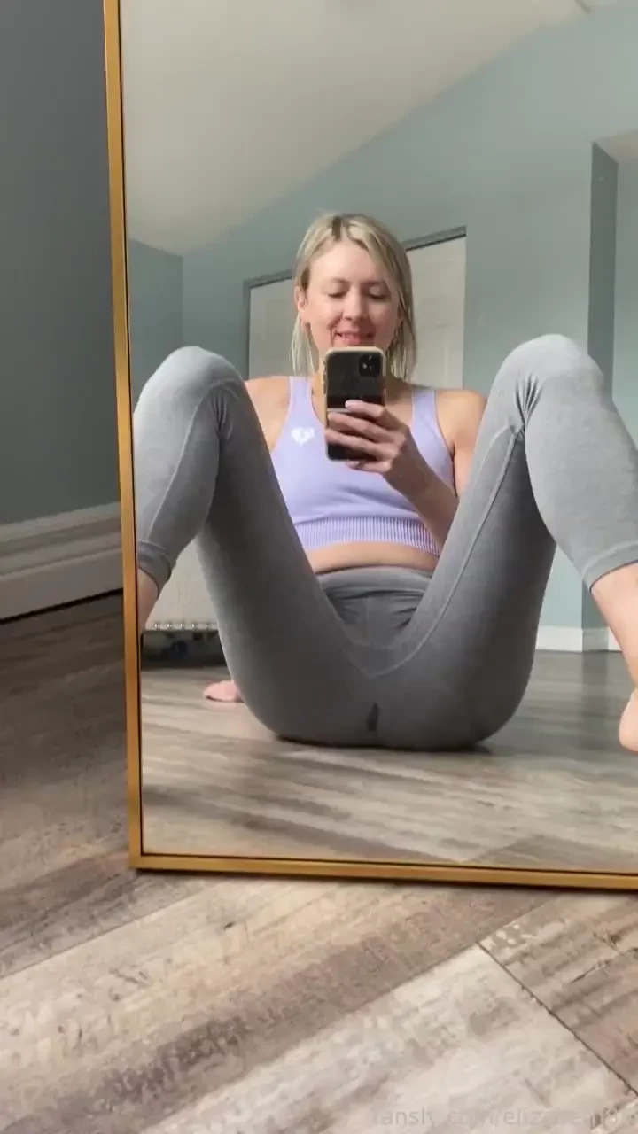 Home from the gym peeing in my yoga pants 