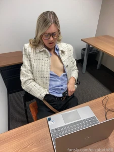 I got bored during the zoom meeting so i turned my camera off