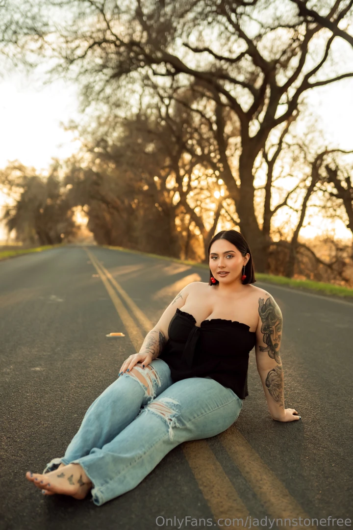 Golden goddess check out all of the photos n my vip page 