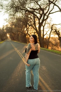 Golden goddess check out all of the photos n my vip page part 3