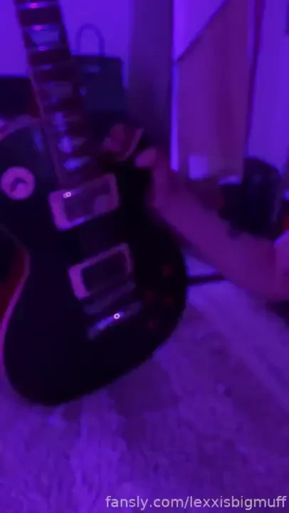 Flashing my tit through my humbucker skinny teacher over30 mature 