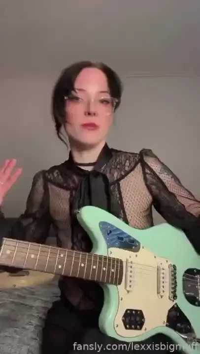 Like older women that play guitar and have tiny tits skinny over30 