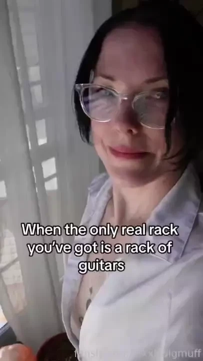 Musicians know how to treat that d right tits allnatural tattooed 