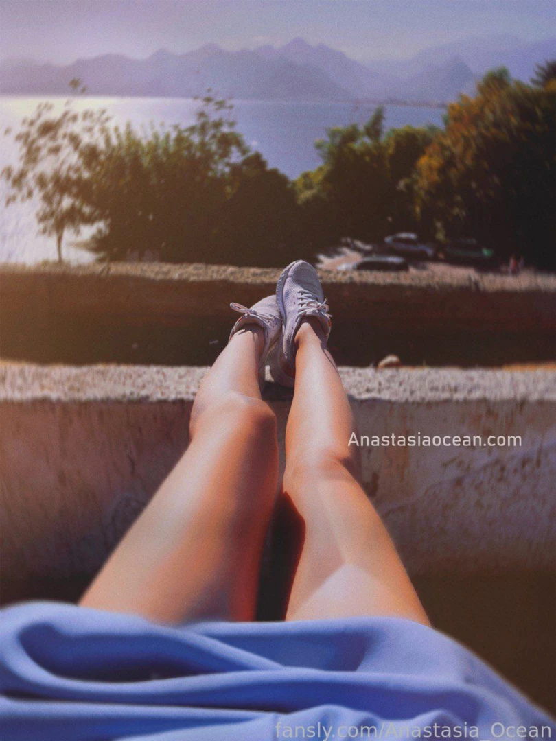 Want to show you my slender legs as a separate art form 
