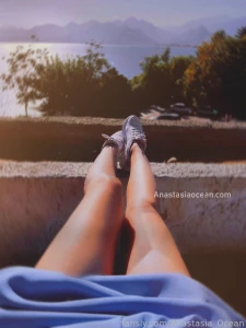 Want to show you my slender legs as a separate art form