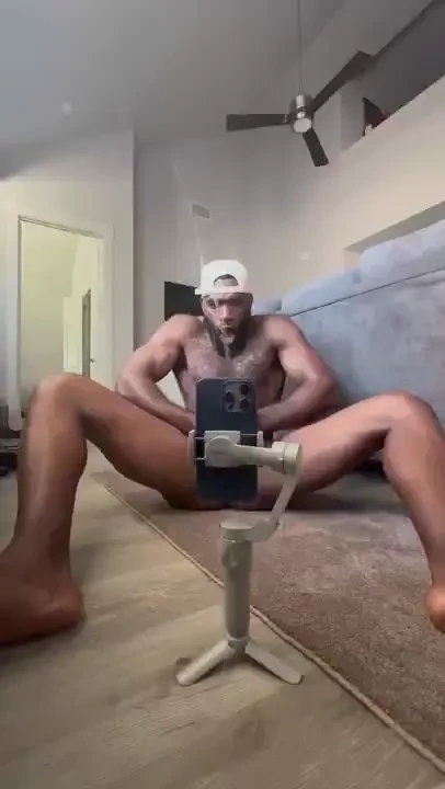 Watch this xxl snickers size dick nut i was beating my my good too 