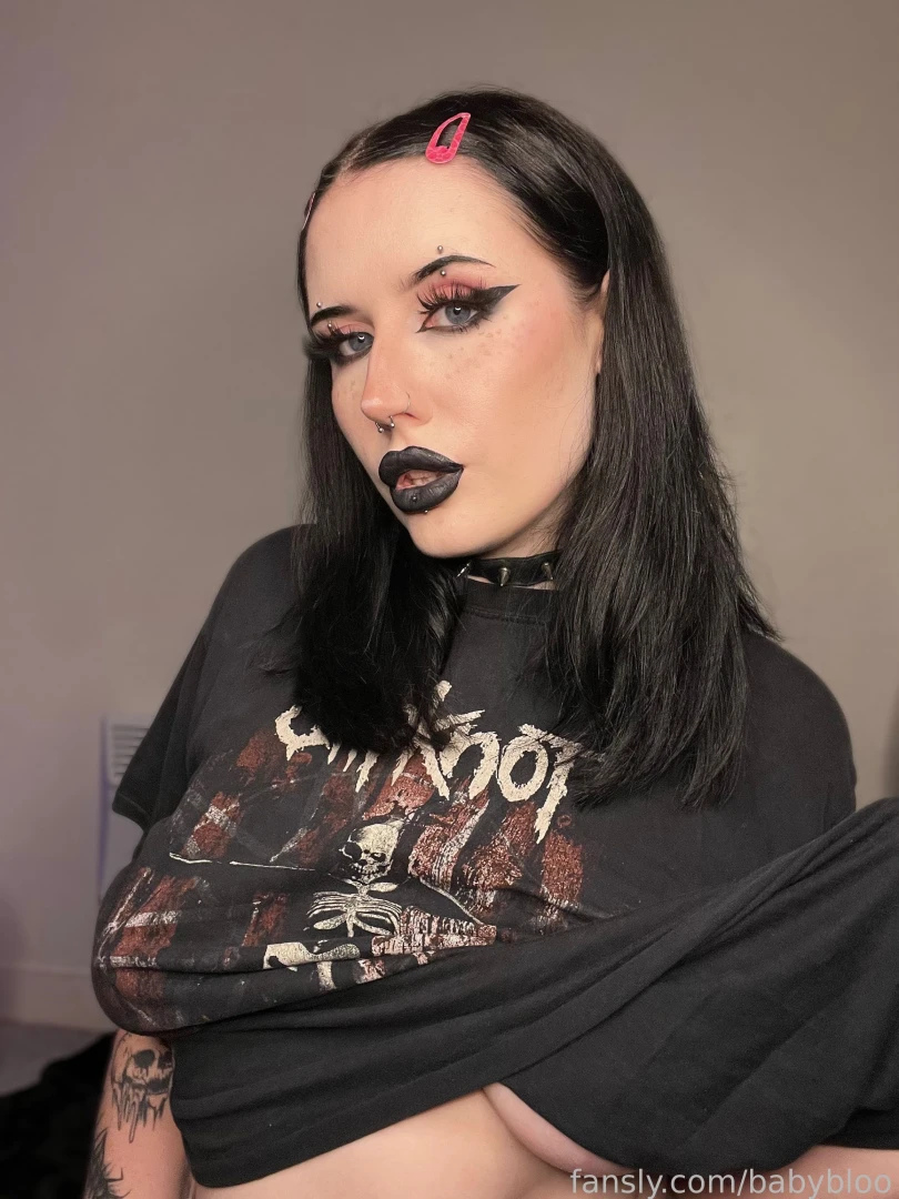 Is my face pretty enough to cover in cum goth emo alt fetish facial 