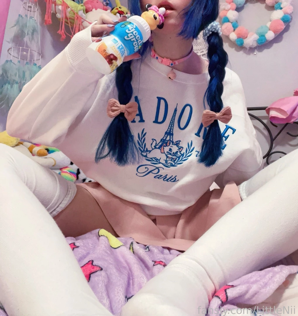 Silly sippy binch almost full body downward up shot cutecore x 