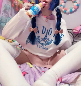 Silly sippy binch almost full body downward up shot cutecore x