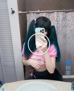 Smol bbg does a big strip tease mirror vid lower and upper strip tease