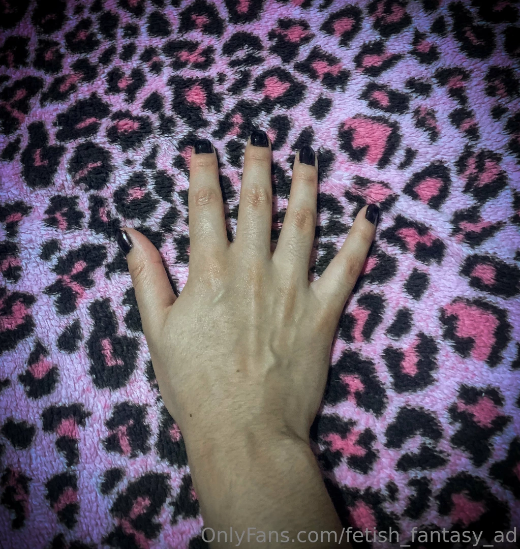 Look i got you a new necklace 