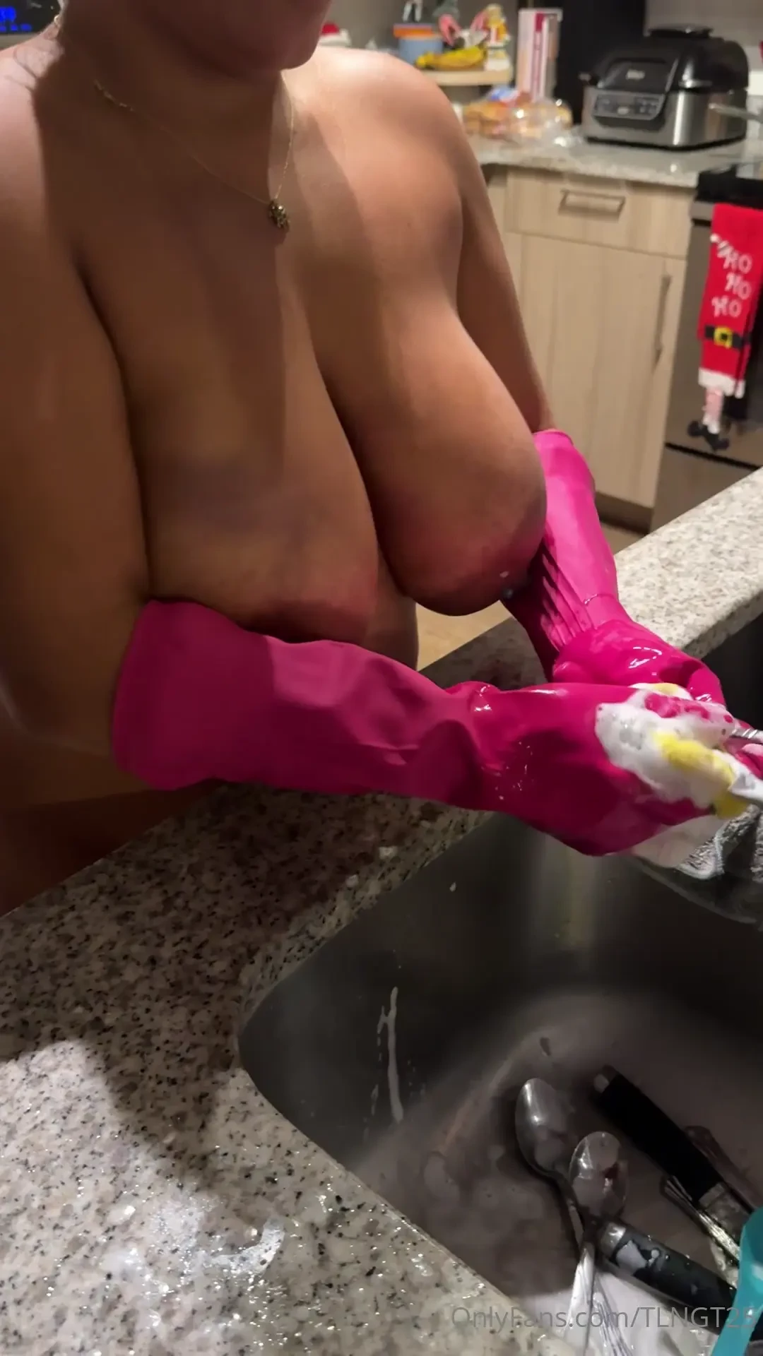 Doing these dishes trying to make it look sexy did i do a good job part 1 