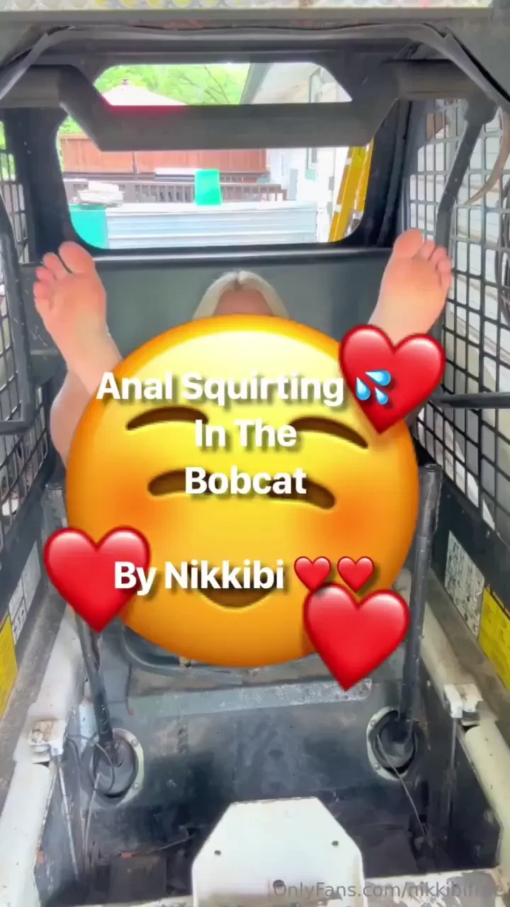Anal squirting in the bobcat double penetration style for the first 