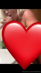 Squirting in the hotel shower i forgot my vibrator but i definitely