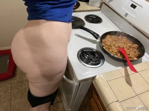 My ass is so fat bc i m always cookin