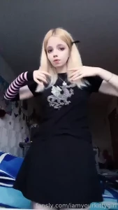 This emo girl gonna break your heart sph goddess findom femdom socks