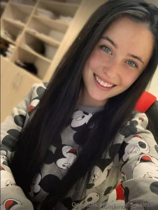 Free now this cutie is online and horny lindseyxheartx show her some part 14
