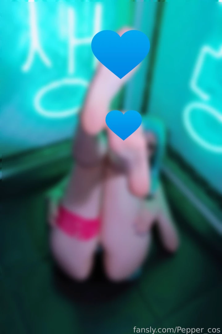 The fight is so intense cover my back or hold my back if you 