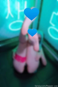 The fight is so intense cover my back or hold my back if you