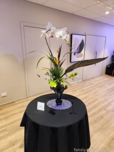 I went to an ikebana event today i watched a live demonstration of part 4