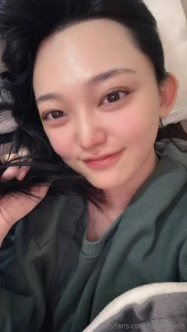 My hair s messy and my eyes are puffy but i think i look kind of