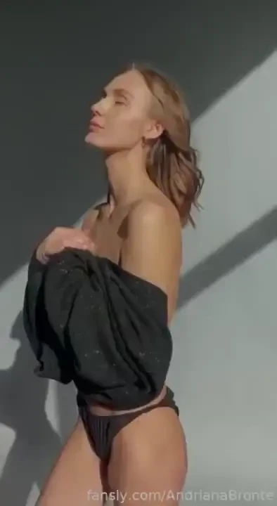 What kind of look should i try for my photoshoot skinny young blonde 