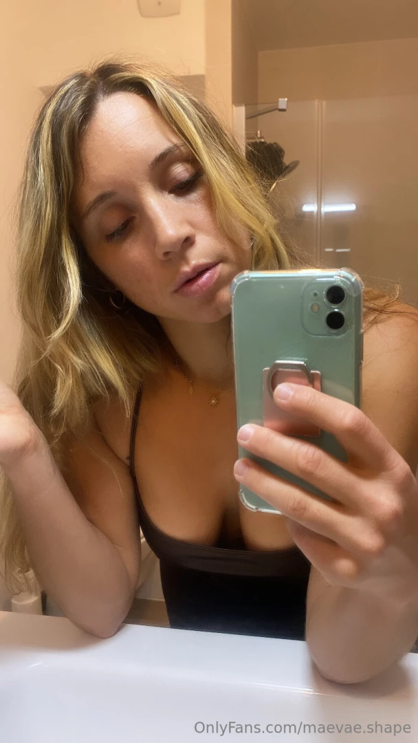 Cum in me or on my titties your choice 