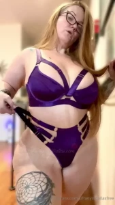 Does purple and redhead go together