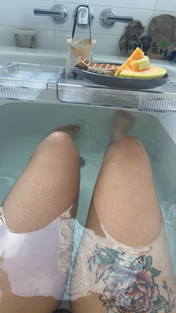 Come taste me inside the tub 