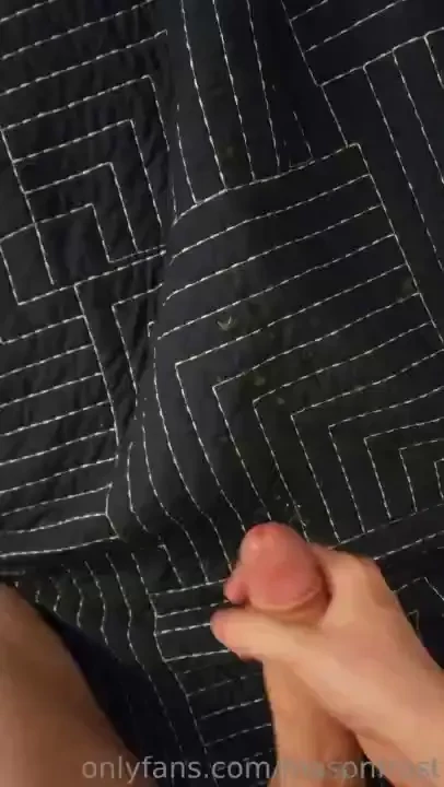 I got the cummies on the bed 