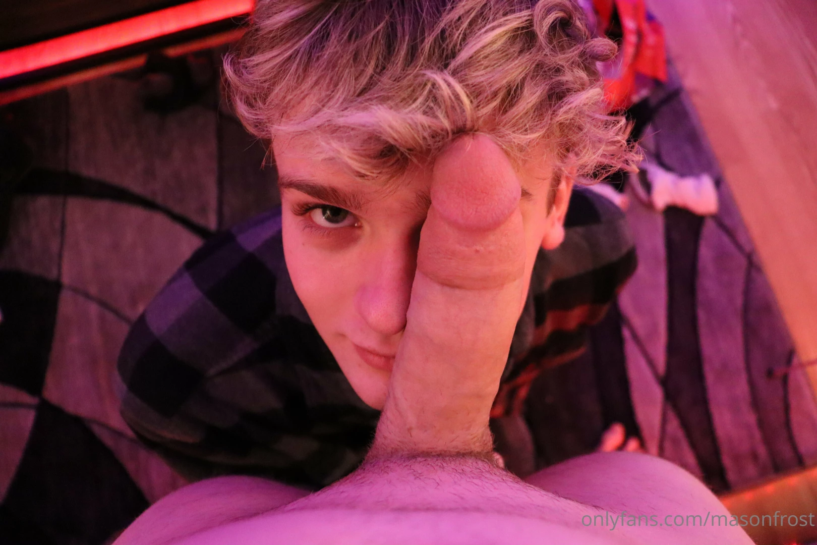 Ryansnow2552 loves dick 