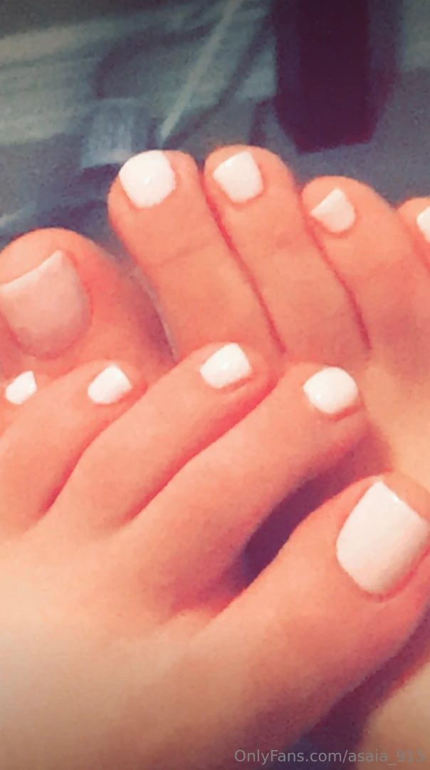 Do u like to suck toes while in missionary 