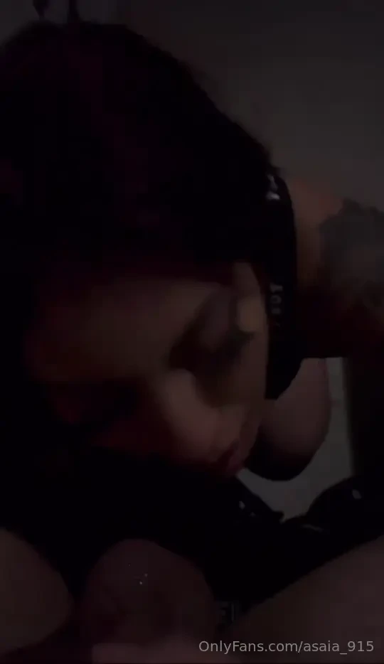 Do u like how i suck his balls 