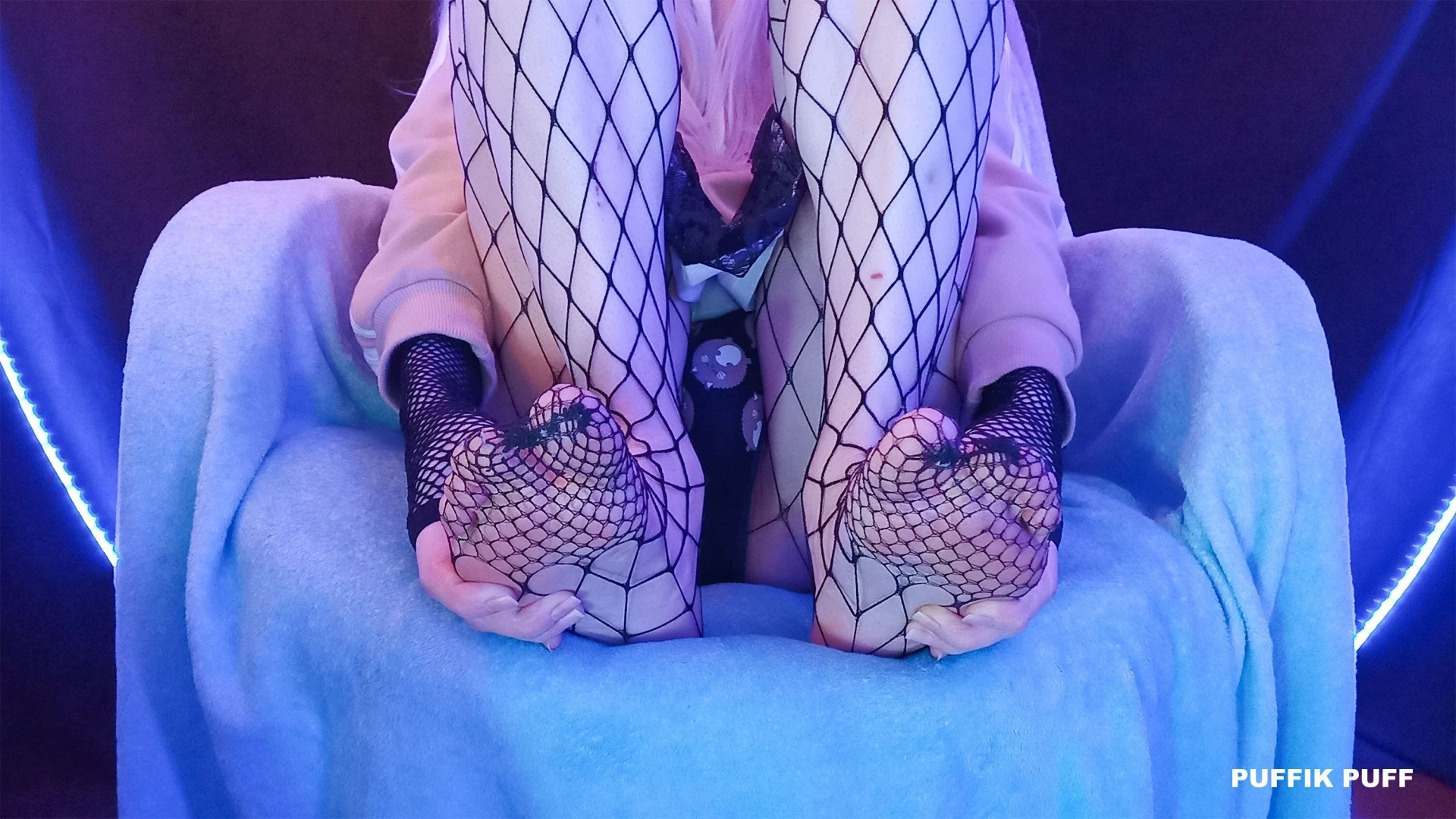 Photo set with a lil feet and playing with a puss toy wearing fishnet part 10 