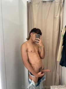 He ido a buscar ropa nueva y bueno en los vestuarios me he puesto algo part 1