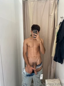 He ido a buscar ropa nueva y bueno en los vestuarios me he puesto algo part 3