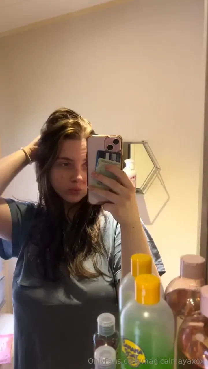 Bored haha whos free to chat 