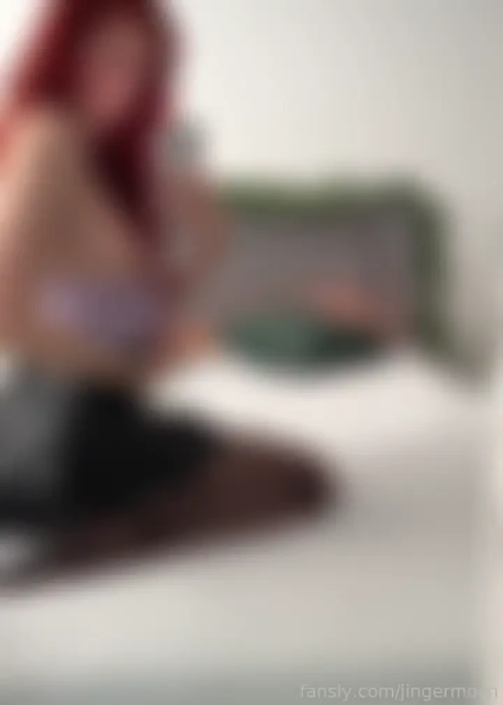 Let s finish this leather miniskirt and black pantyhose set with 