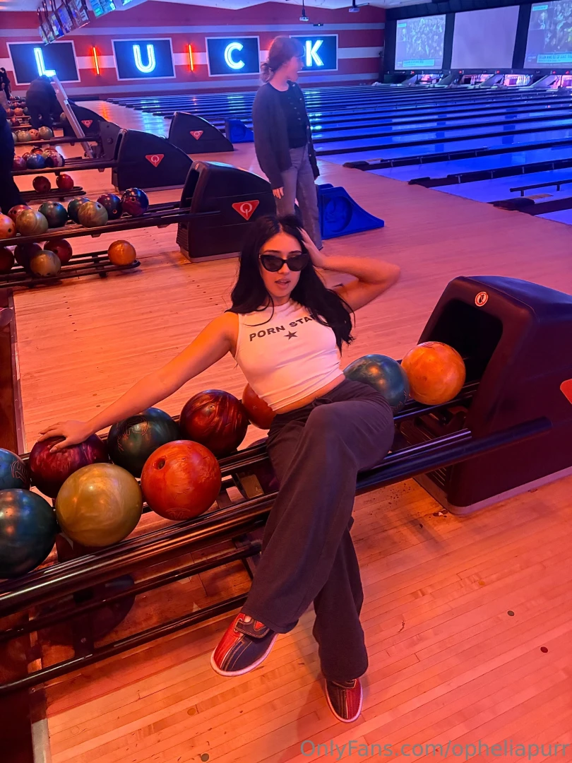 Went bowling i really like balls part 1 