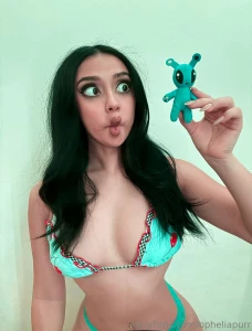 Meow meow i wanna eat my yummy alien snacks part 3