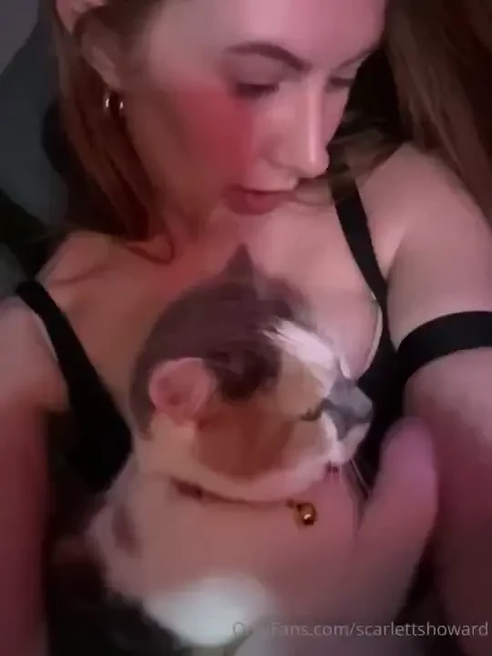 Luna wants me to forgive and forget and give her some snacks xx 